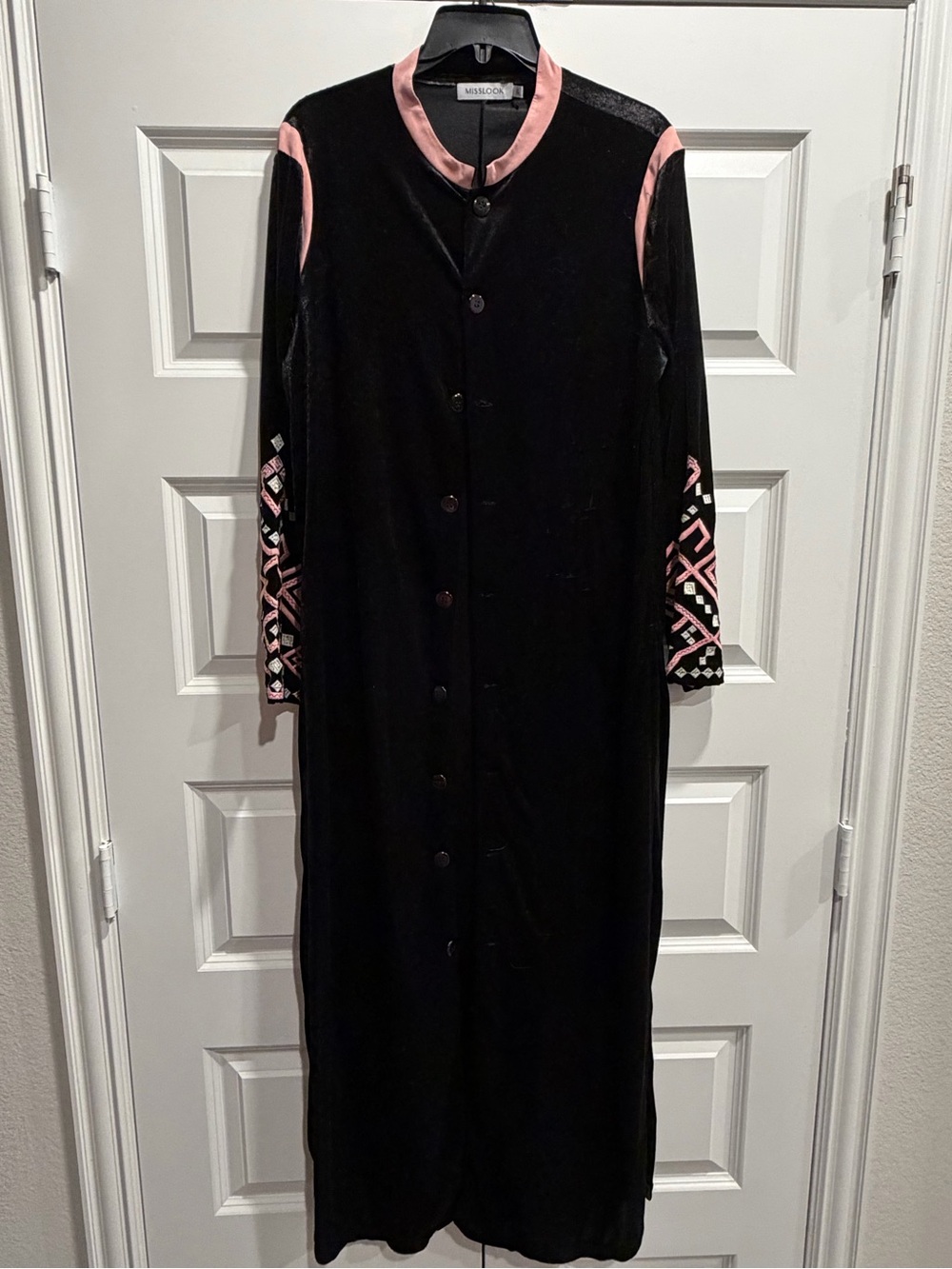 MISSLOOK Black Maxi Duster with Pink Trim and Embroidery